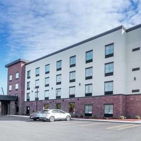 Cobblestone Hotel & Suites - Janesville Exterior photo